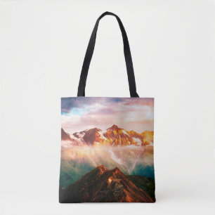 Tote Bag Un regard sur les collines ensoleillées au crépusc