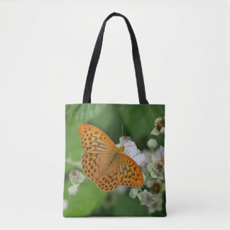 Tote Bag Une abeille massive, ou peut-être pas, sur un sac.
