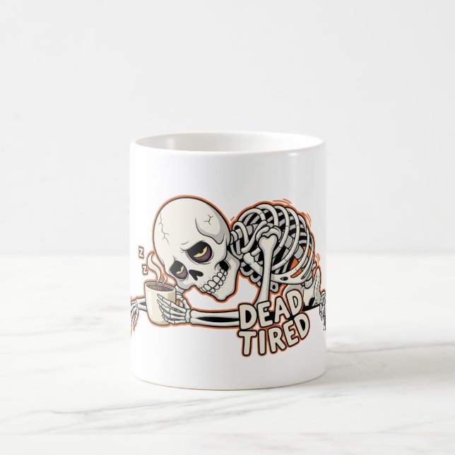 Tote müde Skeleton Funny Halloween Tasse (Mittel)