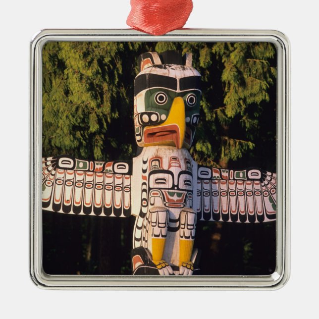 Totempfahl in Vancouver, Kanada. Ornament Aus Metall (Vorne)