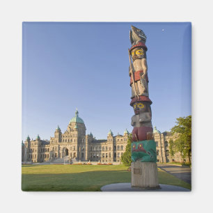 Totempol im Gebäude des Parlaments in Magnet