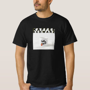 Totenkopf mit roter Zunge und Text: KAFFEE SCHWARZ T-Shirt
