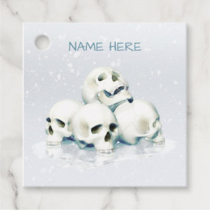 Totenköpfe im Schnee. Personalisiert Geschenkanhänger