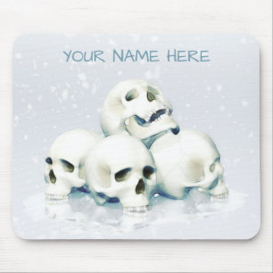 Totenköpfe im Schnee. Personalisiert Mousepad