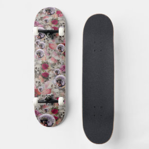 Totenköpfe Rosen und rosa Disco-Kugeln Skateboard