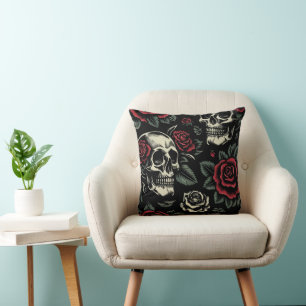 Totenköpfe & Rote Rosen Gothic Floral Kissen
