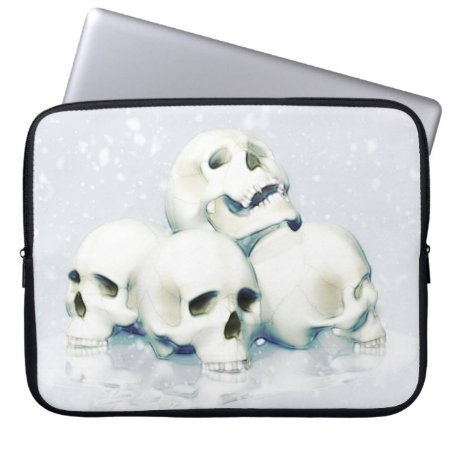 Totenschädel im Schnee  Laptopschutzhülle (Vorderseite)