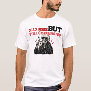 Toter Innenraum, aber immer noch koffeinhaltiges S T-Shirt