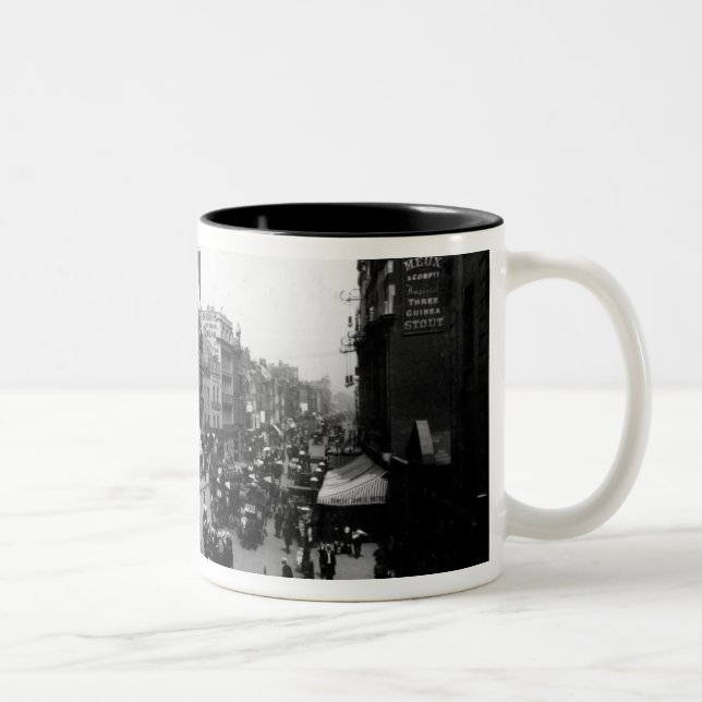 Tottenham-Gerichts-Straße von Oxford-Straße, Zweifarbige Tasse (Rechts)