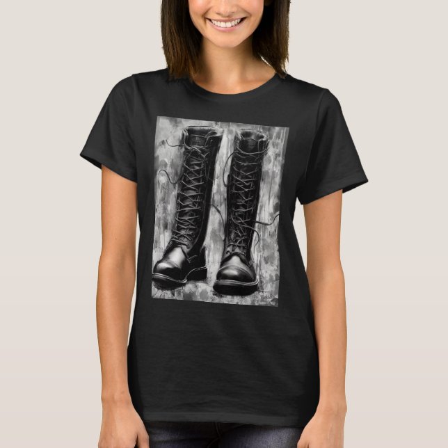 Tough Biker Black Lace Up Boots Drawing T-Shirt (Vorderseite)