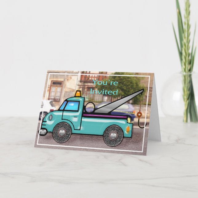 Tough Tow Truck in Street Einladung (Vorderseite)