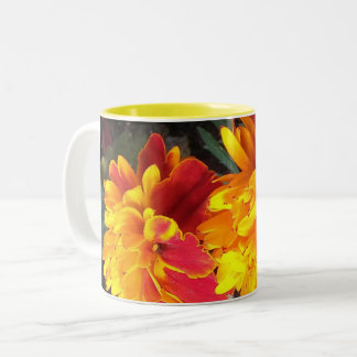 Toujours dans la tasse de souci de fleur