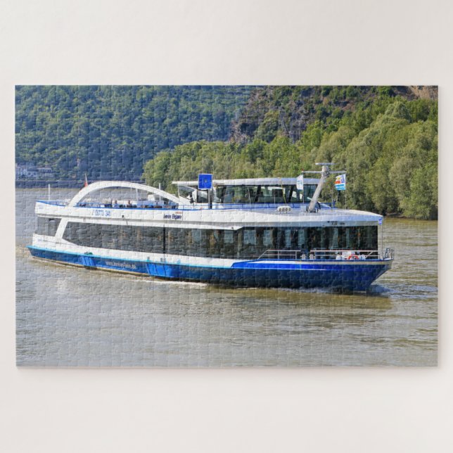 Tour boat, Rhein River, Deutschland (Horizontal)