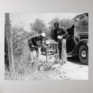 Tour de France Radfahrer führt Reparaturen durch 1 Poster