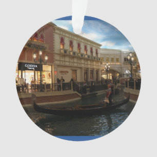 Tour de gondole à l'ornement vénitien