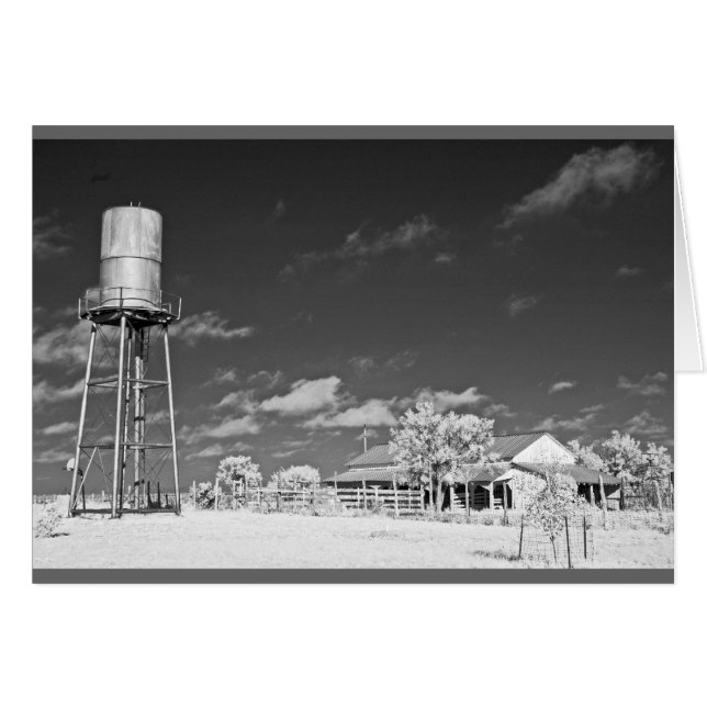Tour d'eau et grange sur Texas ranch (Devant horizontal)