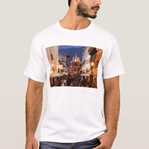 Touristen auf San- Cristobal de Las Casasstraße T-Shirt