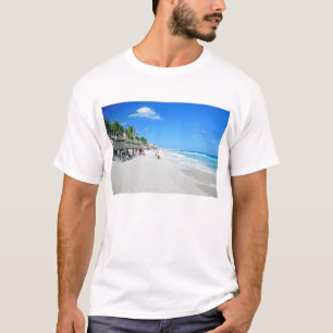 Touristen, die auf Cancun-Strand gehen T-Shirt