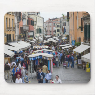 Touristen in einem Straßenmarkt, Venedig, Italien Mousepad