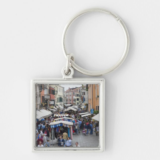 Touristen in einem Straßenmarkt, Venedig, Italien Schlüsselanhänger (Vorne)