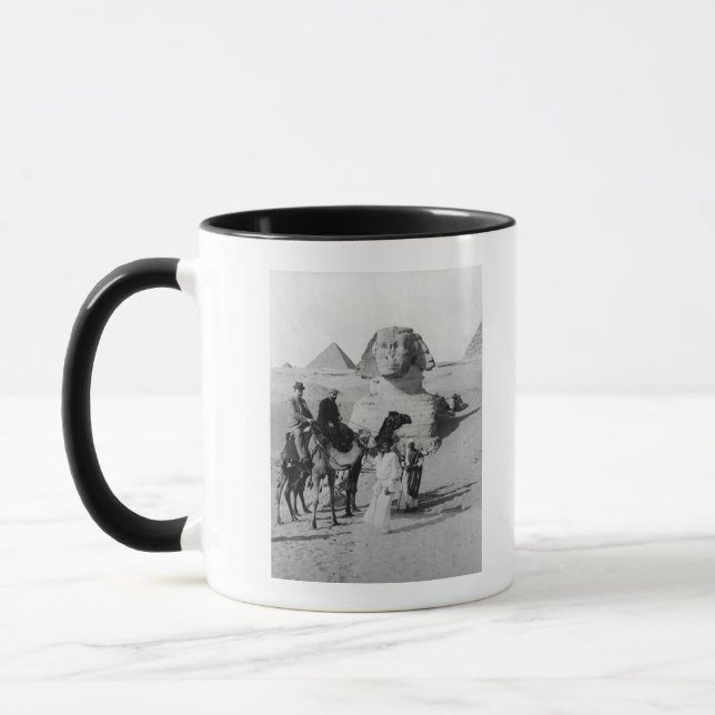 Touristen mit Sphinx Tasse (Links)