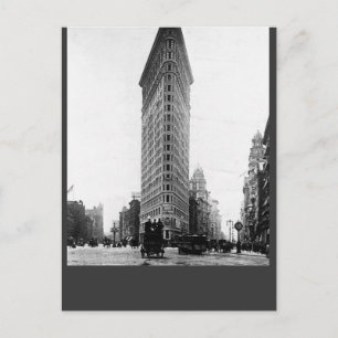 Touristen sehen Postkarte