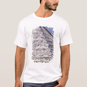 Touristen steigen Treppen von El Castillo, Stein T-Shirt