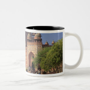 Touristen vor Fatehpur Sikri, in der Zweifarbige Tasse