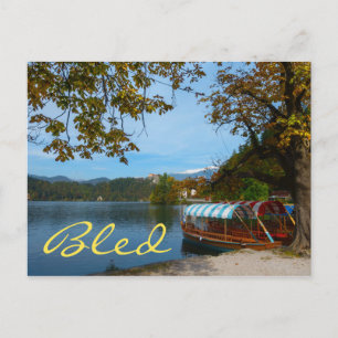 Touristenboote im Bled-See im Herbst Postkarte