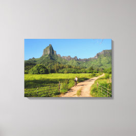 Touristenradfahren auf der Leinwand des tropischen