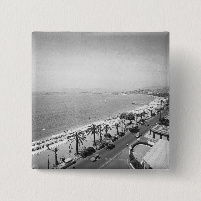 Touristische komplexe Ansicht an der Küste B&W Button (Vorderseite)