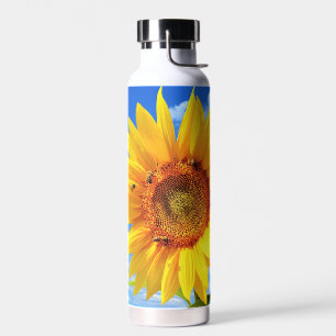 Tournesol jaune et abeilles sur la bouteille d'eau