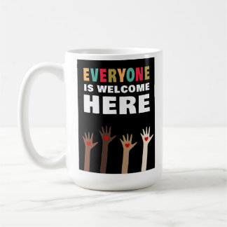 Tout le monde est le bienvenu ici tasse
