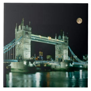 Tower Bridge bei Nacht, London, England Fliese