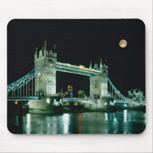 Tower Bridge bei Nacht, London, England Mousepad