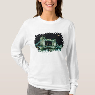 Tower Bridge bei Nacht, London, England T-Shirt