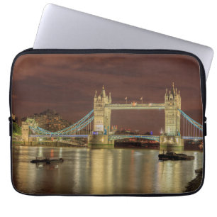 Tower Bridge bei Nacht, London Laptopschutzhülle