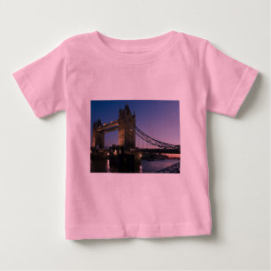 Tower Bridge London England Wasser Nacht Stadt Baby T-shirt