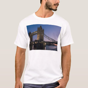 Tower Bridge London England Wasser Nacht Stadt T-Shirt