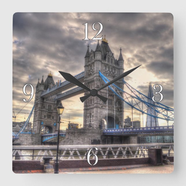 Tower Bridge & The Shard, London, England Quadratische Wanduhr (Vorderseite)