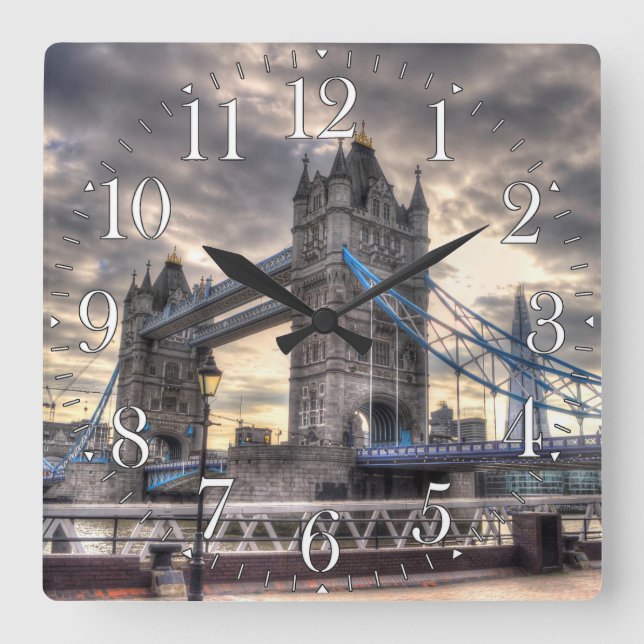 Tower Bridge & The Shard, London, England Quadratische Wanduhr (Vorderseite)