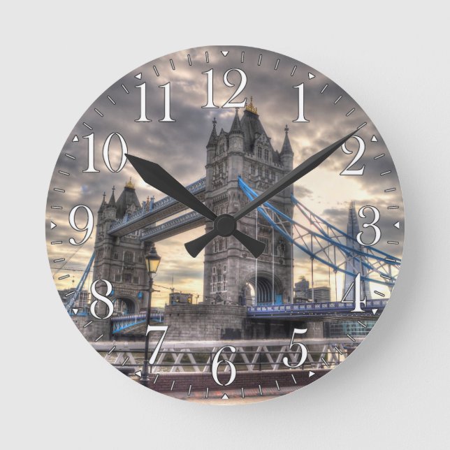 Tower Bridge & The Shard, London, England Runde Wanduhr (Vorderseite)