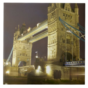 Tower Bridge und River Thames at dusk, London, Fliese
