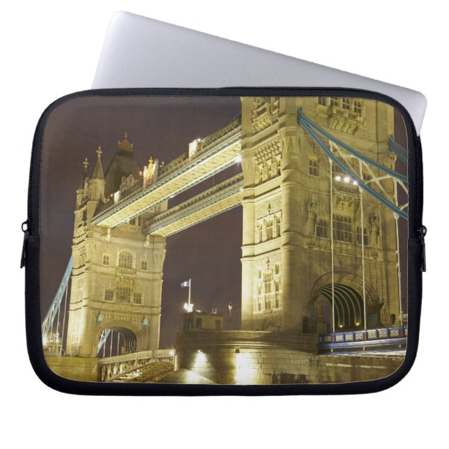 Tower Bridge und River Thames at dusk, London, Laptopschutzhülle (Vorderseite)
