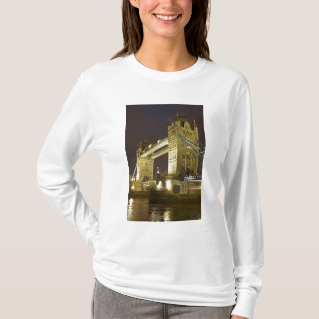 Tower Bridge und River Thames at dusk, London, T-Shirt (Vorderseite)