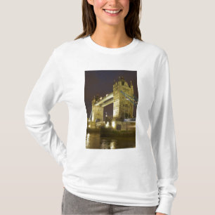 Tower Bridge und Themse in der Dämmerung, London, T-Shirt