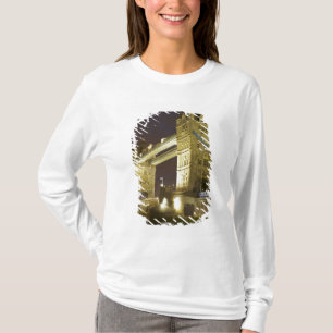 Tower Bridge und Themse in der Dämmerung, London, T-Shirt