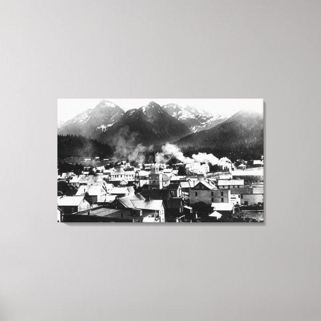 Town View Sitka, Alaska mit Pyramide Leinwanddruck (Vorderseite)