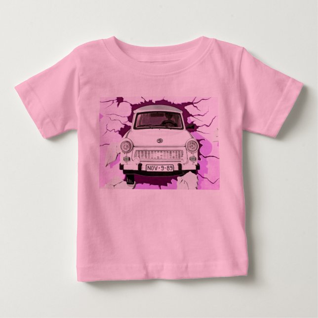 Trabant-Auto und rosa/lila Berliner Mauer Baby T-shirt (Vorderseite)