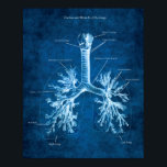 Trachea und Bronchi der Lungenanatomie Art Deco Poster<br><div class="desc">Trachea und Bronchi der Lunge Anatomie Art Decor mit blauem Hintergrund Dies ist einer der Drucke,  die unsere Anatomy Lungs Art Serie. Bitte suchen Sie nach den anderen Lung Anatomy Artwork in unserem Zazzle Shop. (https://www.zazzle.com/store/humanbodyillustrated)</div>